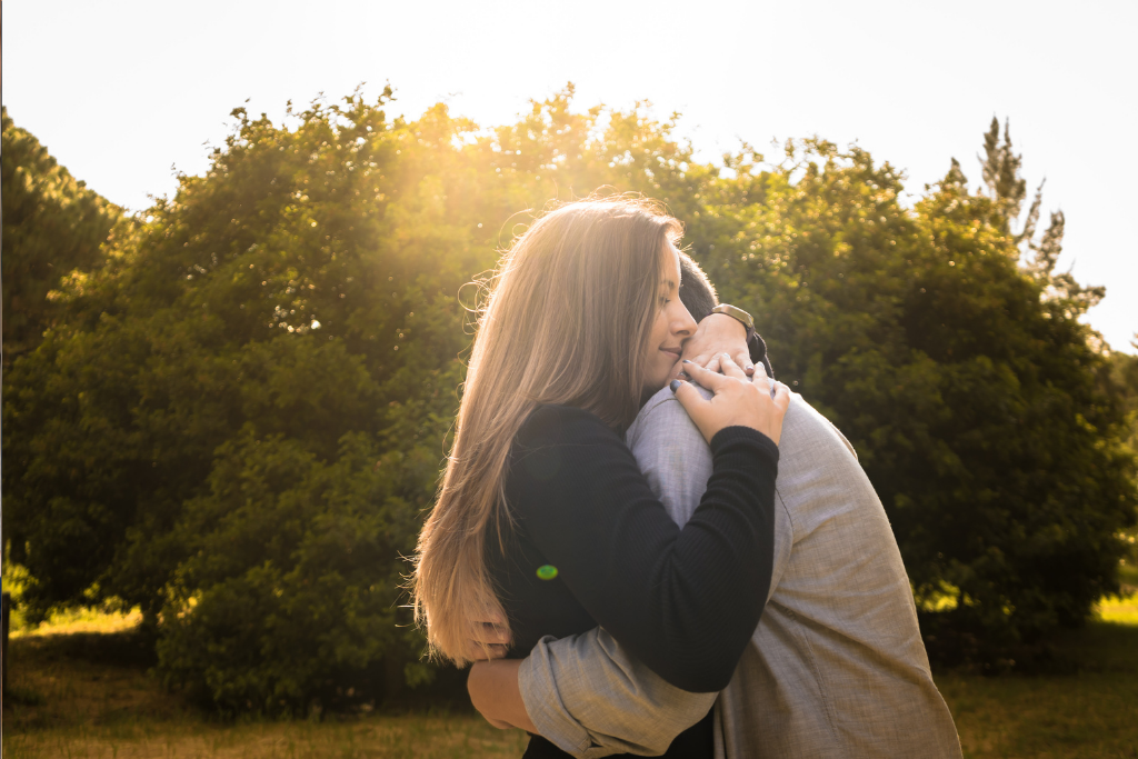 couple hugging goodbye