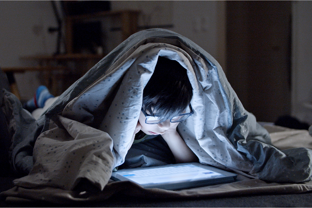 Child on ipad at bedtime